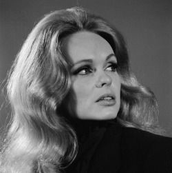 womenofthe30s-70s:  Lynda Day George for “Mission: Impossible,” 1971.