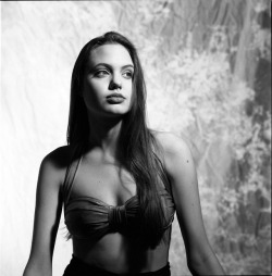 retroetic:  Angelina Jolie, 1994.