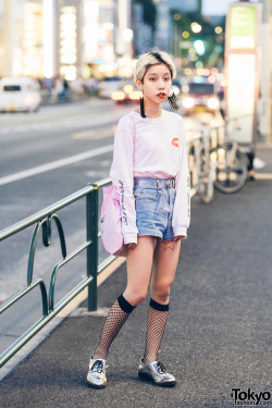 tokyo-fashion:  Japanese hair stylist Miki on the street in Harajuku wearing a Biddie Tokyo longsleeve top, vintage cutoff denim shorts, silver Zara shoes, and a Biddie Tokyo tote bag. Full Look