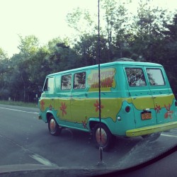 halfsleeper:  meganslo:  This happened on the 400 today  LOUIS AND ZAYN’S LITTLE MYSTERY MACHINE (X) 