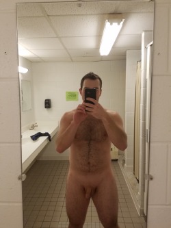 tinydickjock:  Hot small dick frat boy.  6 feet 185 pounds. 5 inches hard Thanks for the pic.