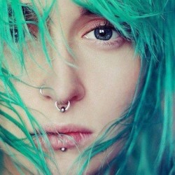 Such a cute septum   noes ring combination! I&rsquo;m gona get it :D maybe haha #cute #beautiful #piercing #piercings #septum #noesring #greenhair #gorgeous #loveit #gimme #awesome #hipster #lovely