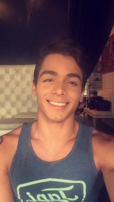 bimarried-dad-in-toronto:  Ashton Summers from @helixstudios is definitely a well built hottie!