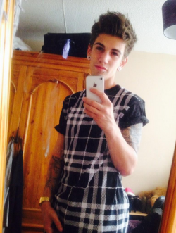 onlywayisgay:  Stereo Kicks’ Jake Sims Naked Selfie LEAKED X Factor singer, and member of eight-piece boyband Stereo Kicks, Jake Sims has been sending naked photos of himself to randoms and ,surprise surprise, they’ve been leaked onto the internet.