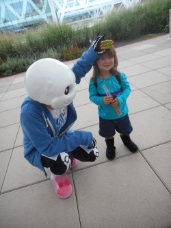 laundrysketchpile:  jackscarab:  Otakon 2016 Cosplay: Undertale Friday (1/3).The very young and delightfully well-behaved Frisk was donated to the photoshoots by Melody the Mommy/Cosplayer. See the ice pop they’re holding? Nice Cream Guy had a cooler