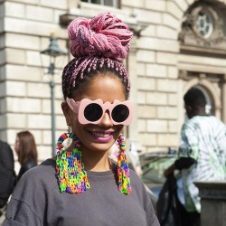 ebonyzerscrooge:  rosemhelores:Miss Magá Moura appreciation post!! Iam obsessed with this girl. These pink braids are giving me life and not to mention the earrings and the sunnies😍🎀👑💗  THE BARBIE HEAD EARRING