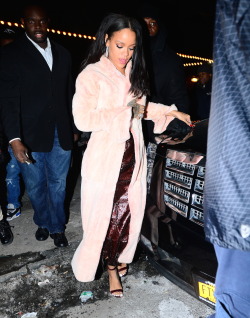 femburton:  celebritiesofcolor:  Rihanna and Leonardo Dicaprio were spotted linking up in NYC at Up &amp; Down nightclub.  LMAO