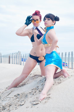 hotcosplaychicks:  Street Fighter Beach Edition by miss-gidget Check out http://hotcosplaychicks.tumblr.com for more awesome cosplay 