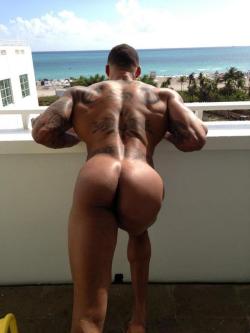 nastyfreak504:  famousjohnsons:  Celebrity Big Brother 2014 contestant David McIntosh. David is a fitness model and was a “gladiator” in the british reality competition “Gladiators”.  Damn sexy 