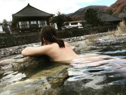 soakingspirit: suzu_onsen 川沿いの温泉が好き#温泉 #湯だまり #混浴 #露天風呂#hotsprings #mixedbathing 