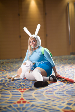 thegeekmaster:  bluedogeyes:  Fionna from Adventure Time Cosplay by Venture Cosplay Cosplayer website / facebook  Oh goodness, I love it! 