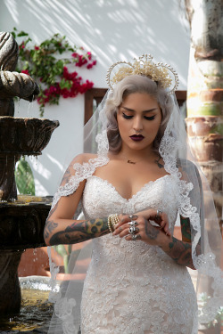 heroiink:  cardcaptorr:  anchorsdraggingusdown:tittie-kittie:Queenwoah wedding goals  i reblog this like everyday but i mean you cant blame me  I agree with all of the above