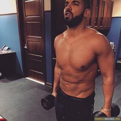 famousbodiesorg:  Drake Strips Down for Instagram - http://www.famousbodies.org/drake-strips-down-for-instagram/