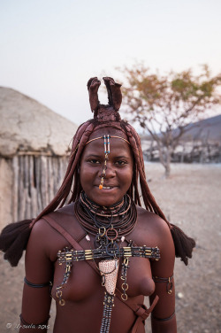   Himba woman, by Ursula   There are about 50,000 indigenous Himba (singular: OmuHimba, plural: OvaHimba) people living on both sides of the Kunene River: in the Kunene region (formerly Kaokoland) of northern Namibia and in Angola.Young men of the tribe
