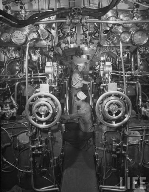 oledavyjones:  The engine room with two six-cylinder diesel engines of USS R-14.  USS R-14 (SS-91) was an R-class coastal and harbor defense submarine of the United States Navy. Her keel was laid down by the Fore River Shipbuilding Company, in Quincy,