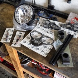 Items orders from and being installed by @motochopshop Satin Black headlight bucket, woodcraft clip ons, british customs headlight ears, british custom flat gauge cluster, and turn signal connections. 👌 (@motochopshop) #thruxton #thruxtonsonly #vintage
