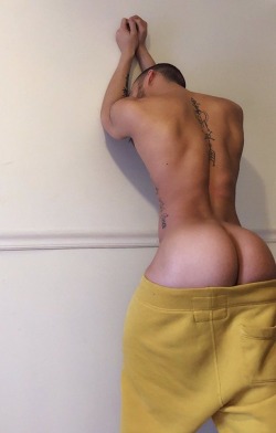 loudpakkz:  gr8kingofhearts:  jockguybttm:  mybottombitch:MyBottomBitch  ASK ME ANYTHING  (click here I’ll answer)Over 54,000 posts.Thanks to over 21,000 followers!  X  So round