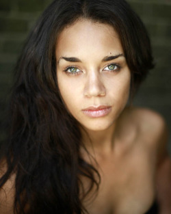 peaches-and-menthol:  Hannah John-Kamen is stunning and I love her