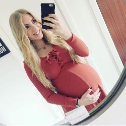 maternityfashionlooks:  1 day left for beautiful mommy-to-be @jenniferingmari until her due date ☺️ she’s looking so amazing For top maternity options….shop here: http://amzn.to/1MWKNVs My #1 maternity must have: Black Maternity Leggings 