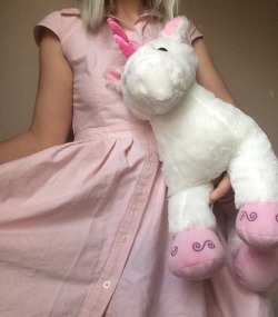 sweetpea-thebaby:  Just a little girl and her magical steed 🦄
