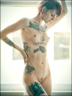 hot-tattooed-girls-3:  Crazy Full Body Tattoos! http://raiden0615.viralphotos.net/extreme-disturbing-full-body-tattoos  There are some strange looking tats out there http://raiden0615.viralphotos.net/the-strangest-tattoos-ever  Miss this season of Ink