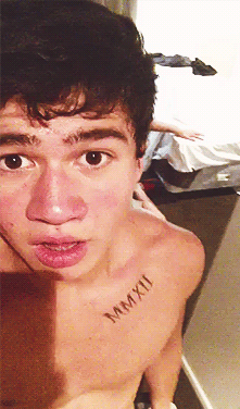 tripnight:  Calum Hood from 5 Seconds of Summer flashing his cock, thanks to alekzmx for the gif