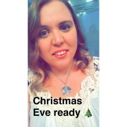 🍷🥃🥂+👨‍👩‍👧‍👧+🎁=🎄        #christmas #christmaseve #family #atlanta #georgia #leighbeetravel #wine #alcohol #selfie #blueeyes #blondehair #curlyhair #love #familytime #presents #presentsunderthetree #santa #allthewine #champagne