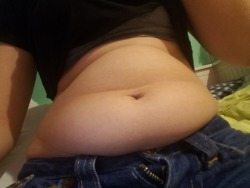 littlefeedeeprincess:bought these jeans not too long ago and i’m already ballooning out of them. thought i’d take a few pre-stuffing pictures for you all - encouragement is 100% accepted (tell me I’m a piggy, tell me how big I’ve gotten). After