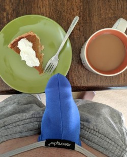 underwearguy:  Eating some pie for breakfast @joesnyderus
