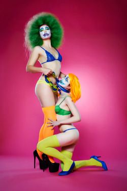 ms-horny4:  vaultofbondage:  Clown girl in balloon bondage…. ok why the hell not  Not gonna lie, this is cool!!!  Odd but very cool!