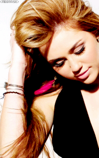 Miley Cyrus Tumblr_n7q5kuZF1d1sqaaz9o1_250