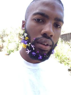 moreshitooblog:  bagelbrother:  someone was like hey do a flower beard thing and i was like okay  Brother nature lol