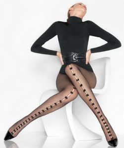 girlslovegoodinnuendo:  Oooooohhhhhhh want those stockings… *grabby hands*