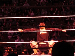Imagine being in the front row and having an amazing view of Finn spreading his legs wide open! 😍