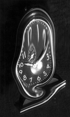 miss-catastrofes-naturales:  André Kertész Pendulum, Distortion (1938) 