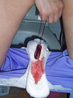 urinal-obsession:  …bloody tampon and maxipad. http://urinal-obsession.tumblr.com/