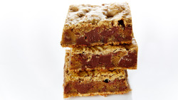 confectionerybliss:  The Best Chunky, Chewy Blondies • Bite Me More
