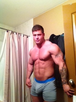 camsfarts:  hulksmashnow:  Tight fit. 😳  I’ve never wanted to be underwear so much in my entire life before. 