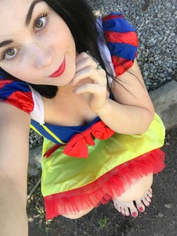 ivymaeveau:  Slutty little Snow White costume 😈👸🏻 