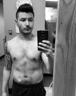 Just got a haircut and so much fresher! Whew it was getting unmanageable. Also, I&rsquo;ve gone up a little bit in BF% but it&rsquo;s okay cuz I'ma get back to where I want to be! :D #gay #gaymuscle #fitness #haircut #gymrat #gym