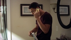 invisiblesidepart:  nutbreath:  whitelivesdontmatter:  in this scene he was brushing his hair against the grain……why. 😐  who dat?   Quincy