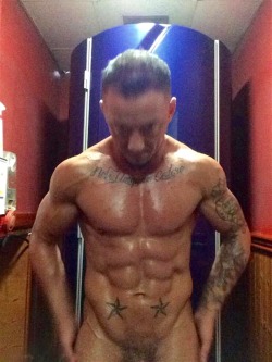 exclusivekiks:  **EXCLUSIVE** Hot muscle guy from UK 