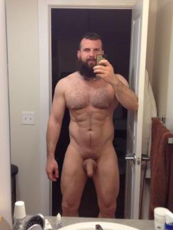 arkjared:  furrycubkc:  Just to feel that beard between my legs…Oh yeah and he has a fucking killer body too!  I want to be him !!!