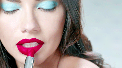 About Face: 12 Makeup Gifs for Beauty Fanatics