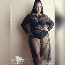 Just throwback stuff from 2016 till the new yr. Jackie @jackieabitches  posing in an outfit from @sammydress_official  as part of their plus model campaign #fashion #volup2isdiversity #honormycurves  #goldenconfidence  #yearinreview2016 #photography #stri