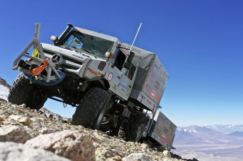 carsthatnevermadeitetc:  Unimog U 5023, 2020. A ten-strong expedition team led by Matthias Jeschke have climbed the highest volcano in the world, the Ojos de Salado in Chile, with two Unimog U 5023 vehicles. The team’s task was to install four emergency