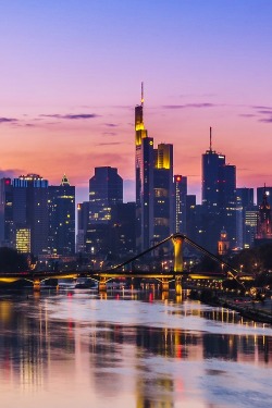 livingpursuit:Frankfurt Skyline by Kiefer
