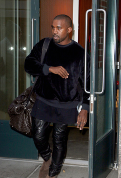 kalifornia-klasss:  daily—celebs:  10/30/14 - Kanye West leaving his apartment in NYC.