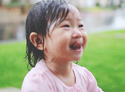 imgonnamakeachange:  loveyourbodydear:  today-isawindingroad:  justdorothynodandridge:  Kayden’s first time experiencing rain    true happiness, so cute  I want to be as happy as this child. 