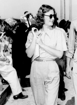 misstanwyck:  When they were in Indianapolis shooting To Please a Lady, Barbara’s business manager called her to ask what type of accommodation she would require. She told him she needed a bedroom and bath for herself, and the same for Harriet (her